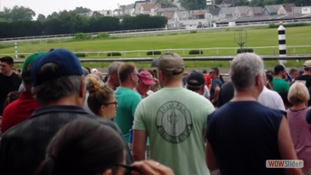 SuffolkDowns2019-0629-BACKofCrowd1