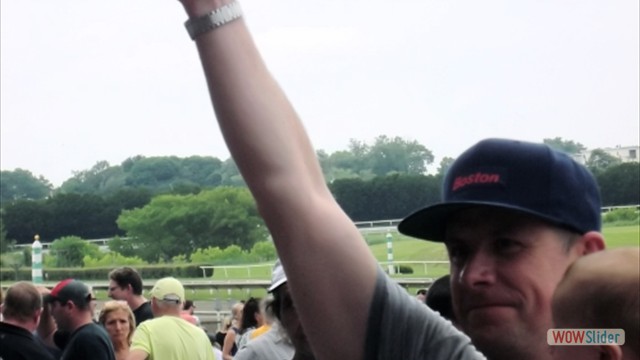 SuffolkDowns2019-0629-BeerBabyANDMantoastingSuffolkD