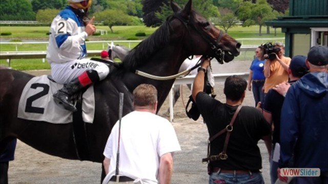 SuffolkDowns2019-0629-WinningNUMBER2atWinnersCircule